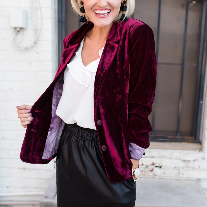 Fashionable blazer for women