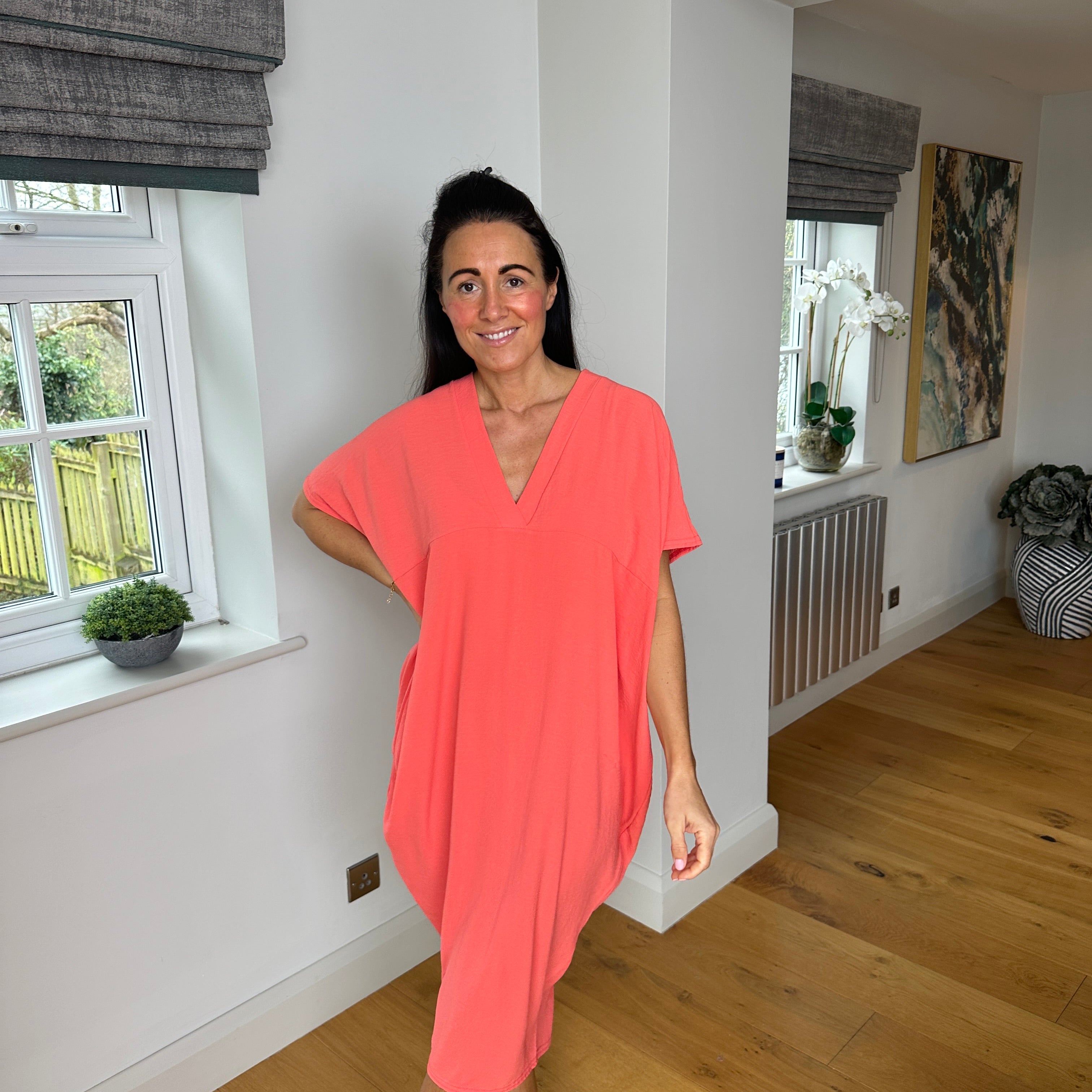 Faylinn - Comfortable dress with V-neckline