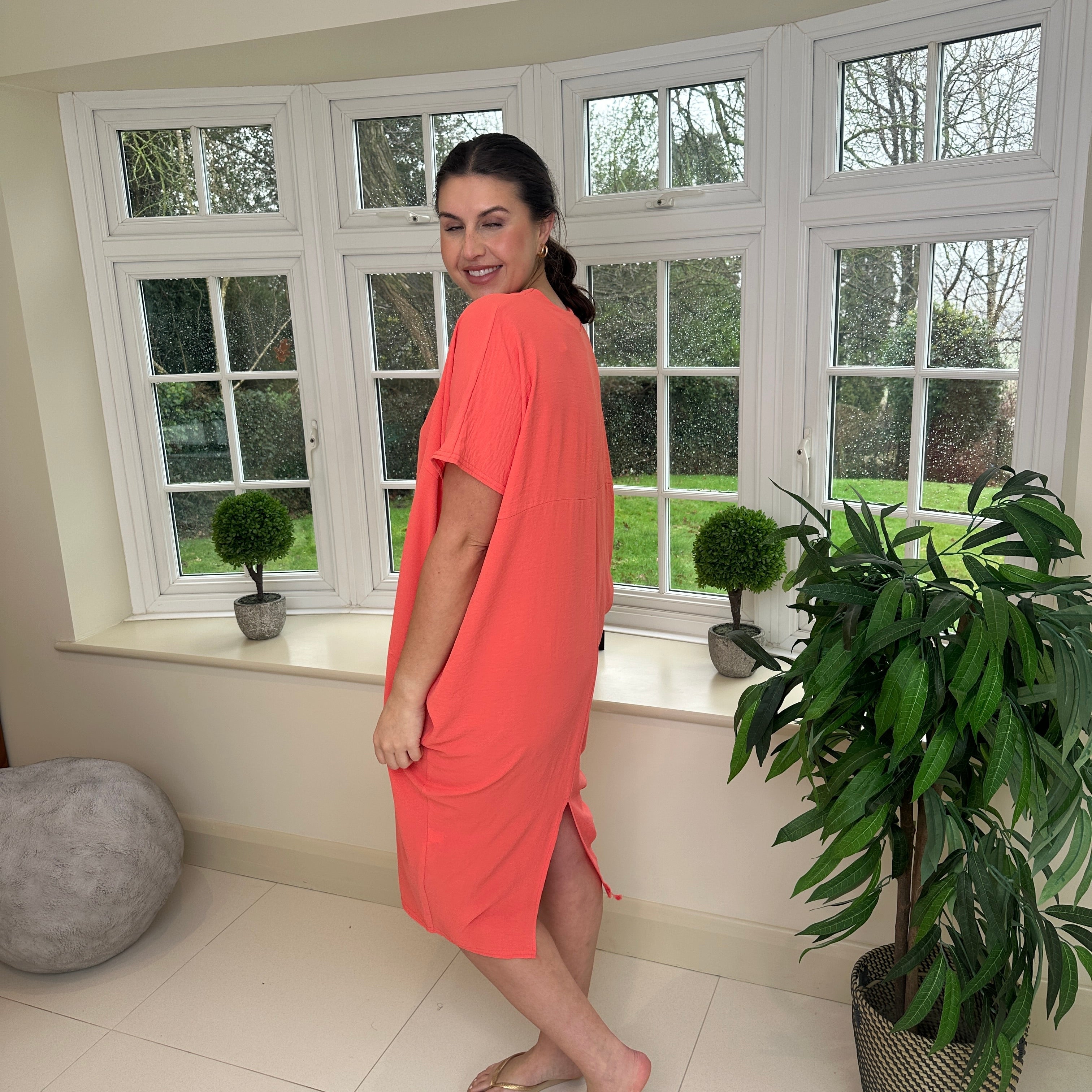 Faylinn - Comfortable dress with V-neckline