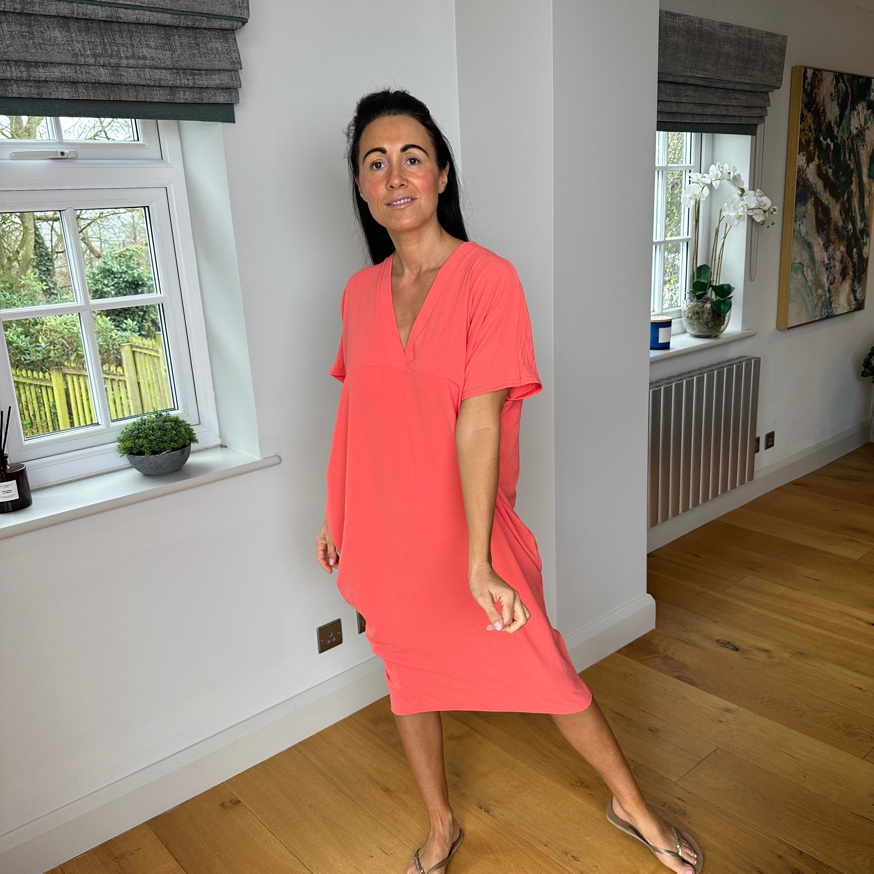 Faylinn - Comfortable dress with V-neckline