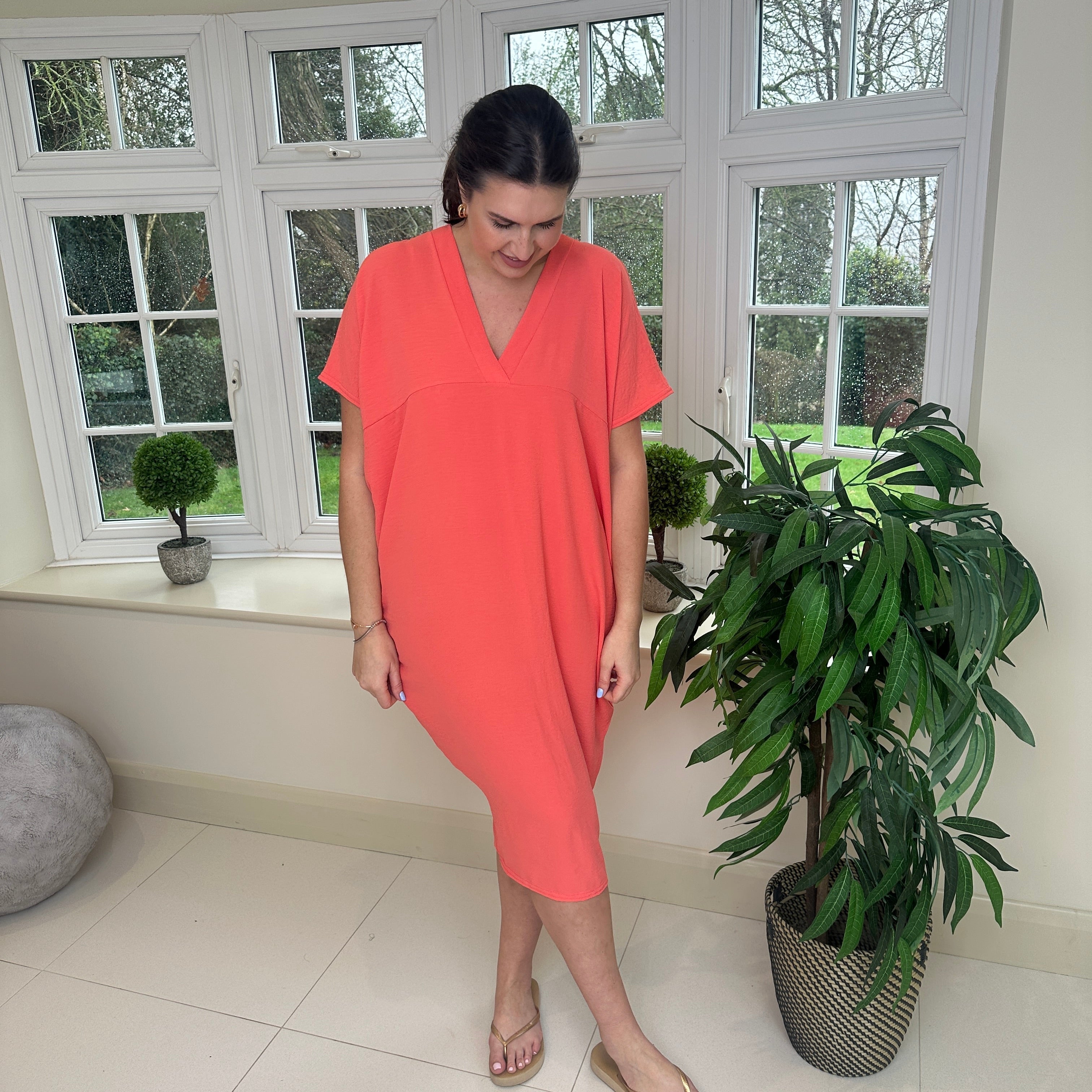 Faylinn - Comfortable dress with V-neckline