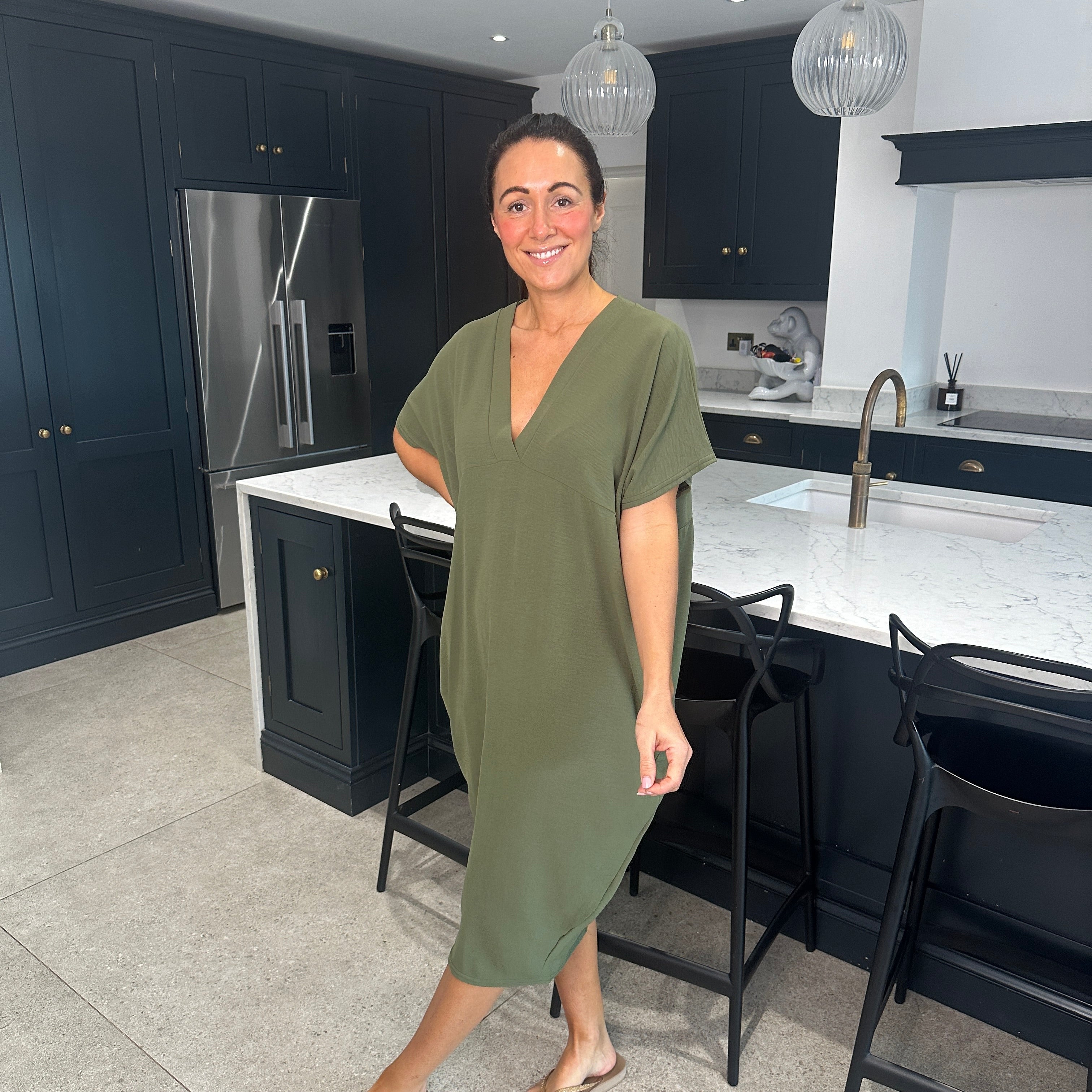 Faylinn - Comfortable dress with V-neckline