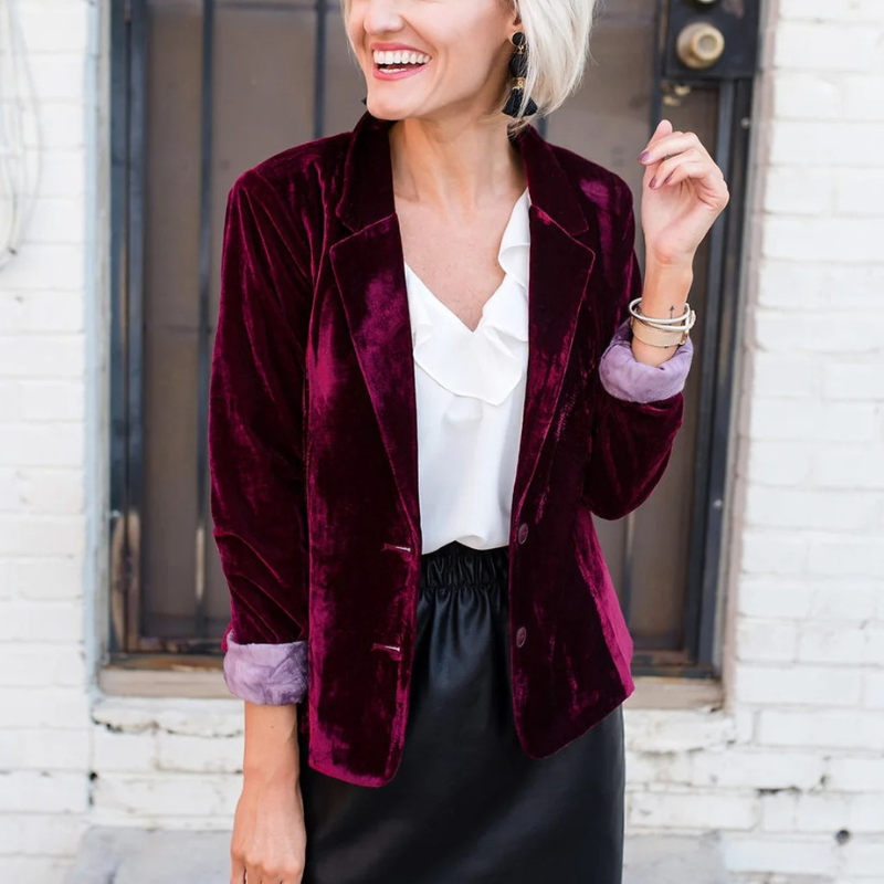Fashionable blazer for women