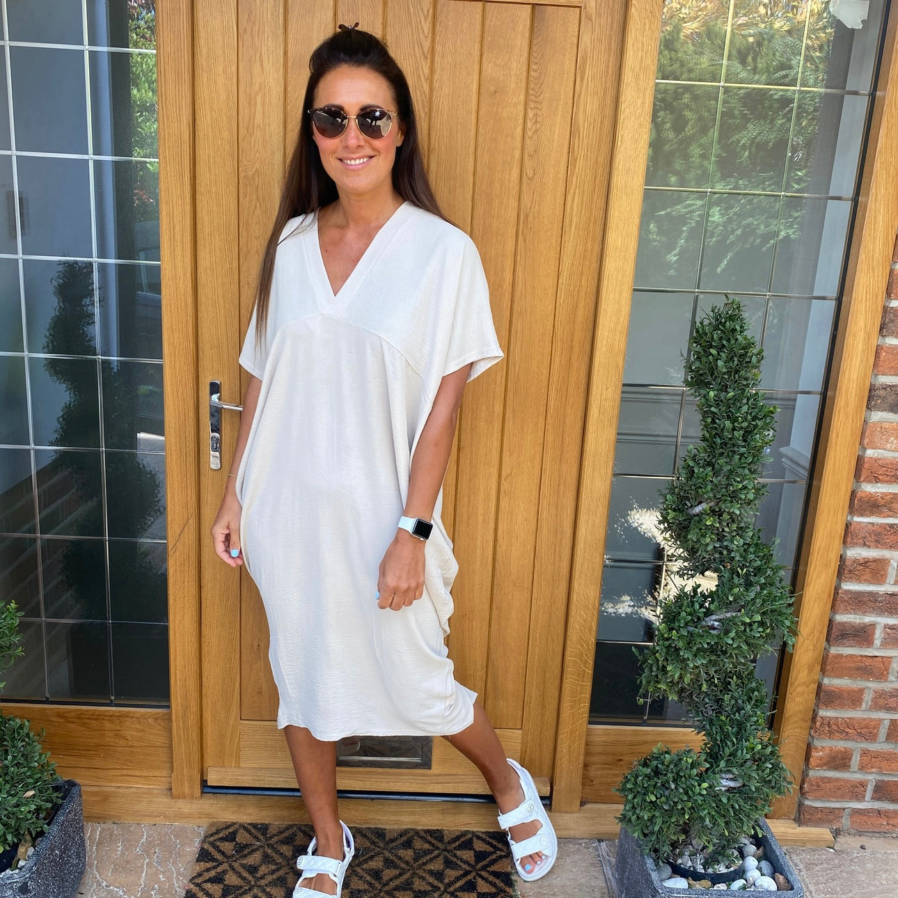 Faylinn - Comfortable dress with V-neckline