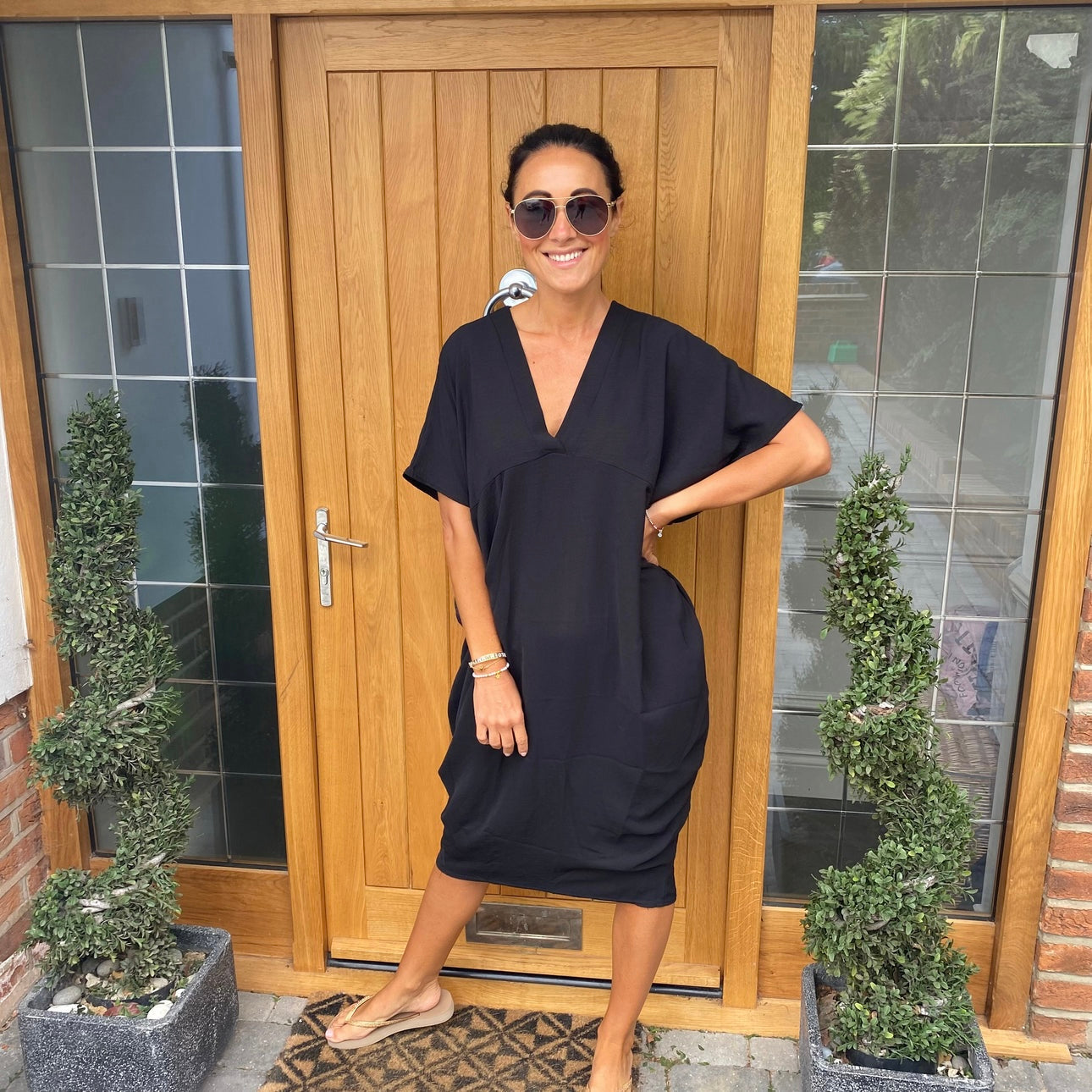 Faylinn - Comfortable dress with V-neckline