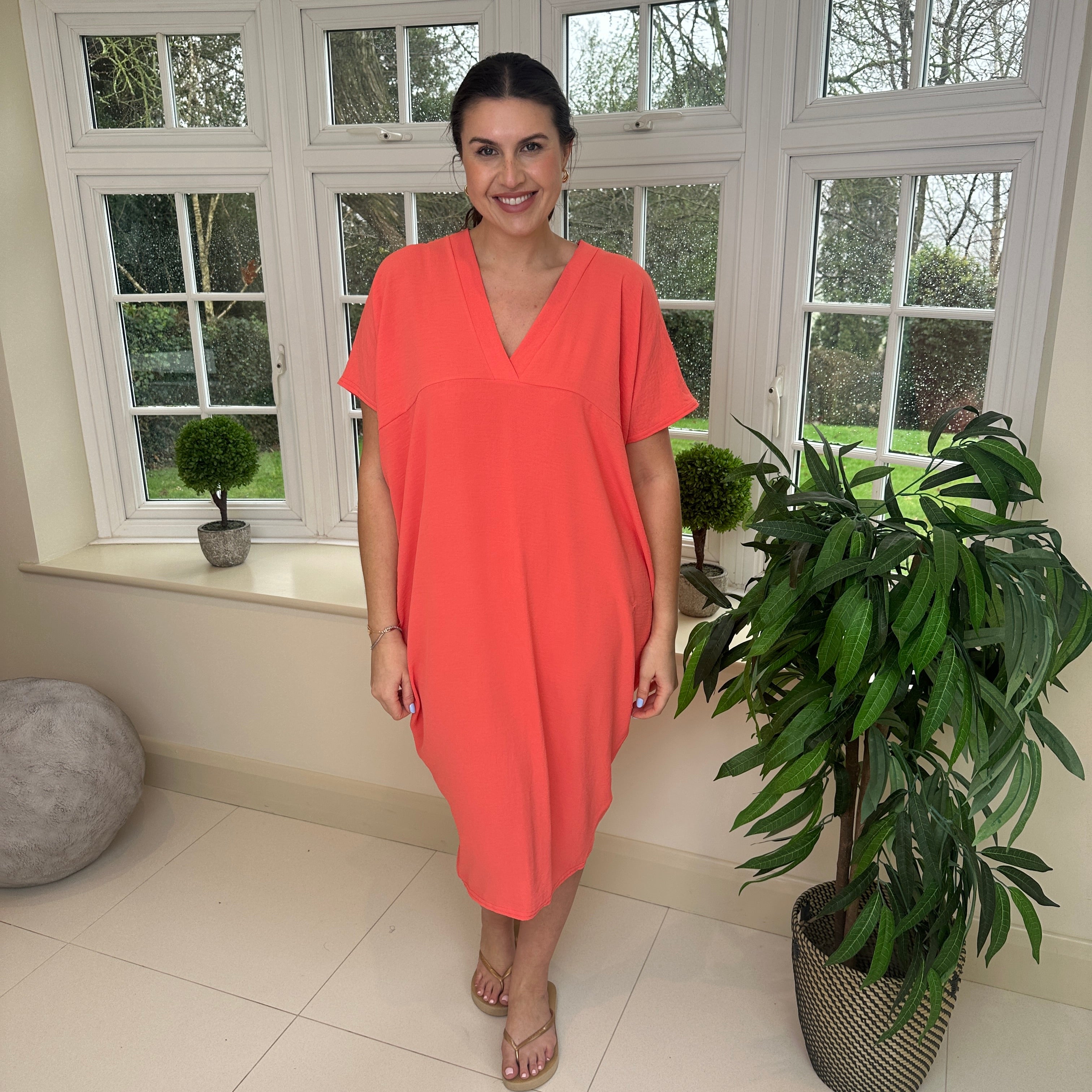 Faylinn - Comfortable dress with V-neckline