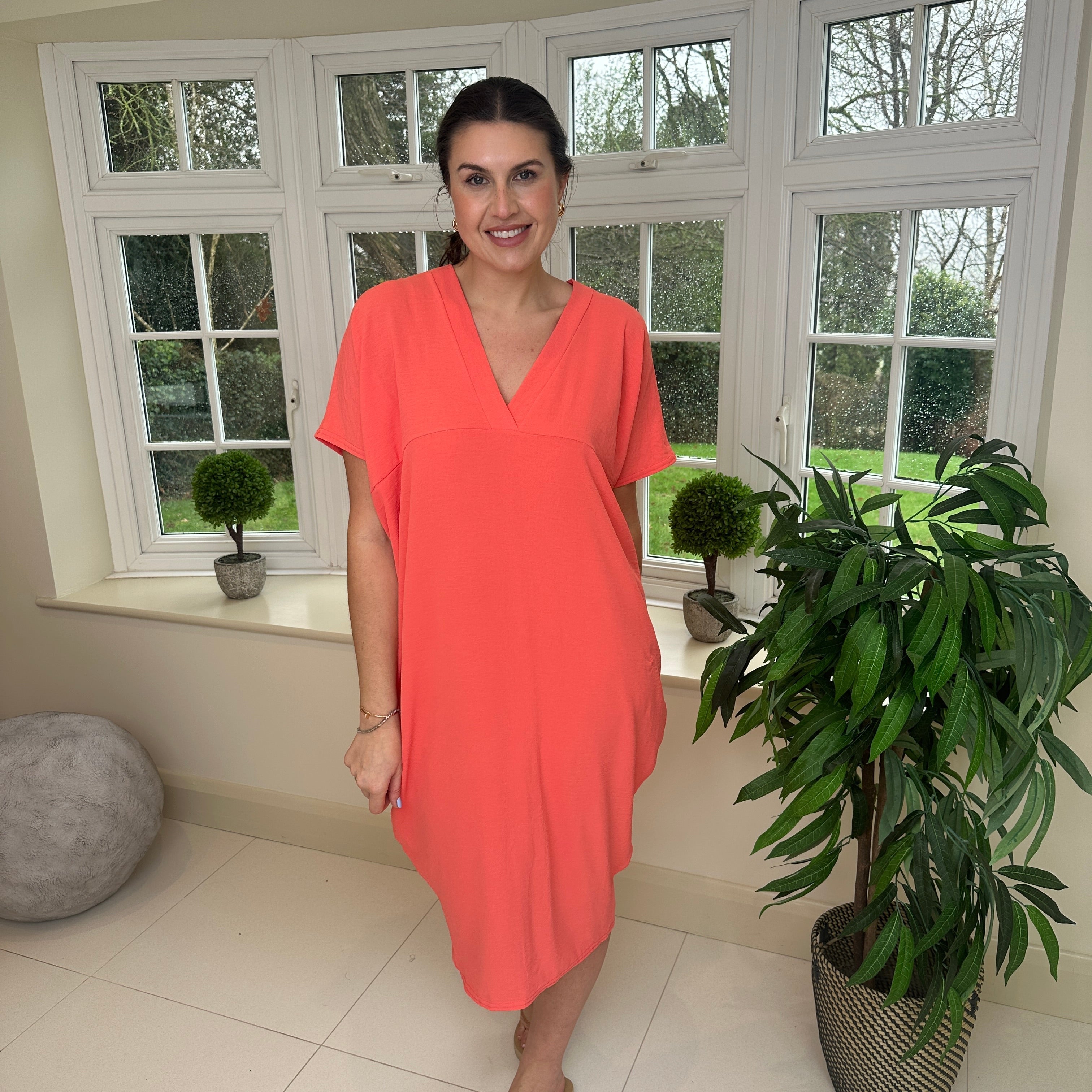 Faylinn - Comfortable dress with V-neckline
