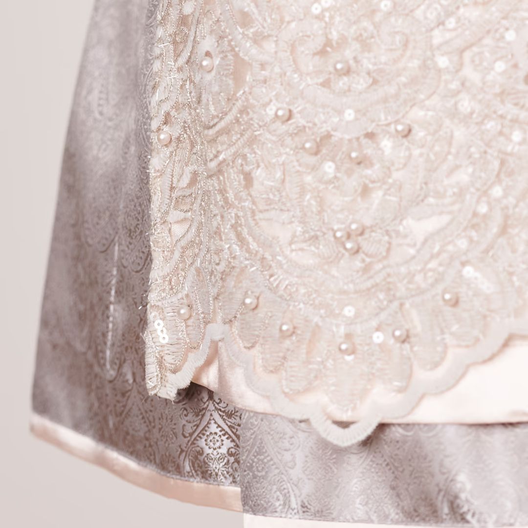 Elegant lace dirndl with lacing