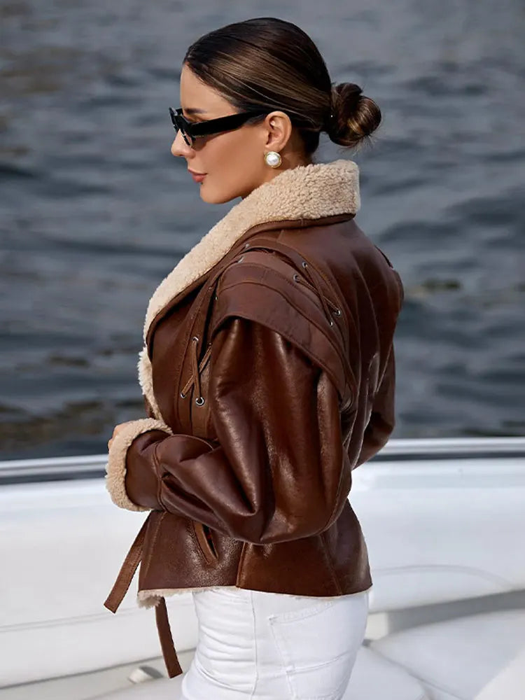 Fitted leather jacket for women