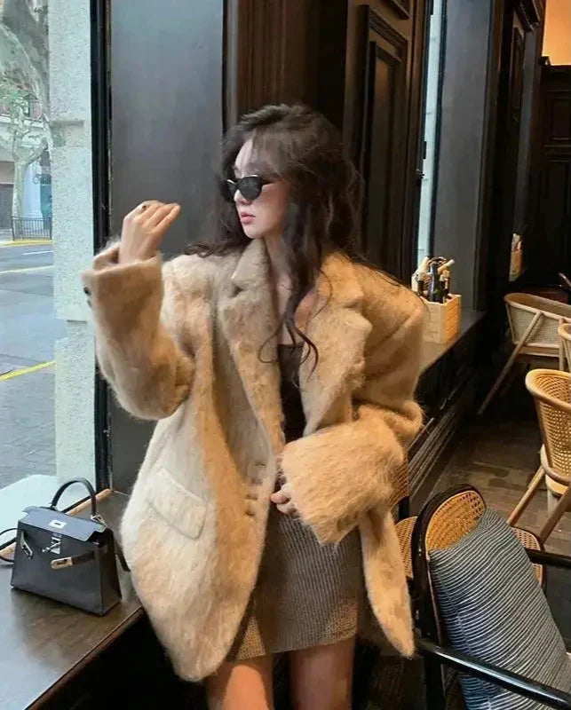 Long-sleeved plush elegant coat for women