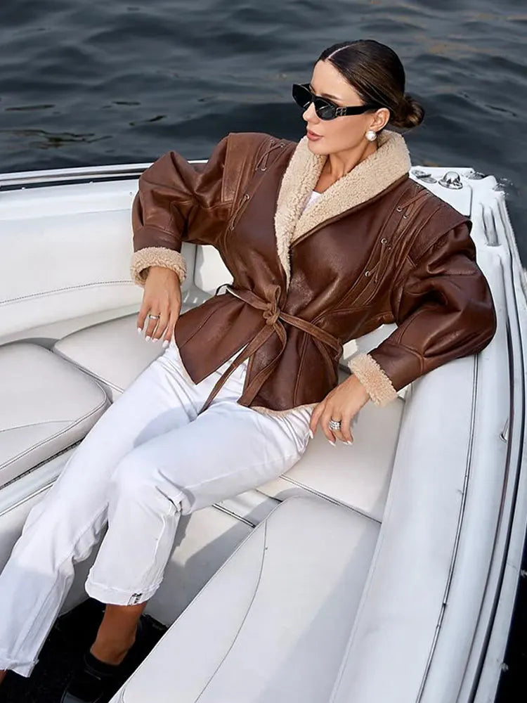 Fitted leather jacket for women