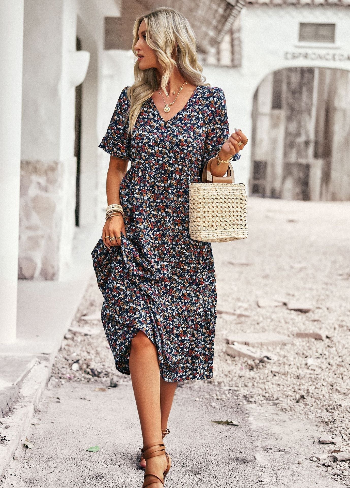 Carol - Fashionable elegant dress with V-neck for women