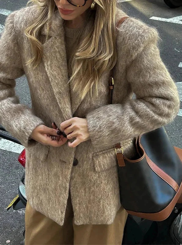Long-sleeved plush elegant coat for women
