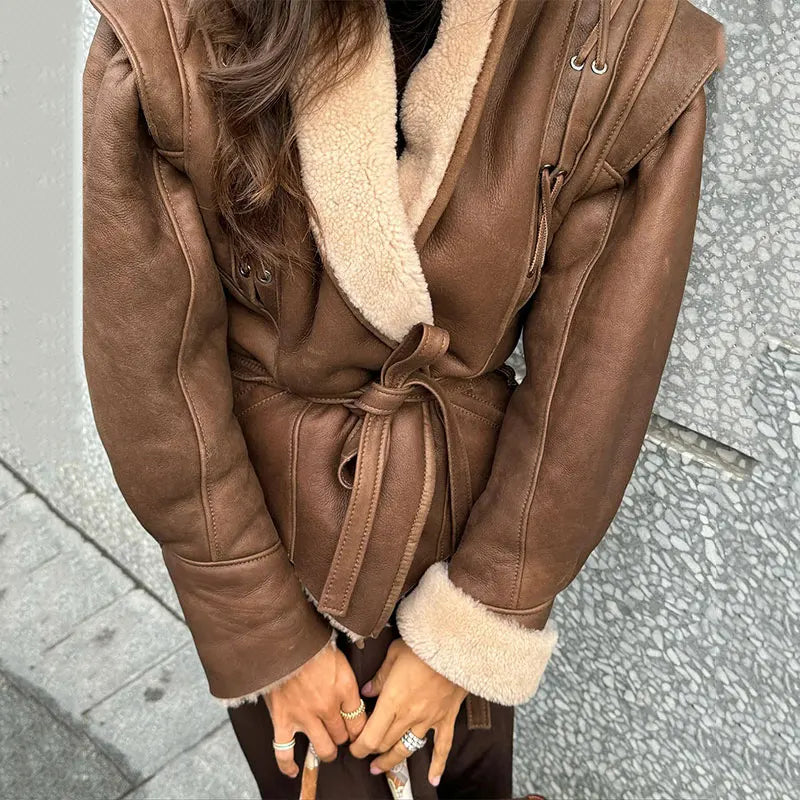 Fitted leather jacket for women