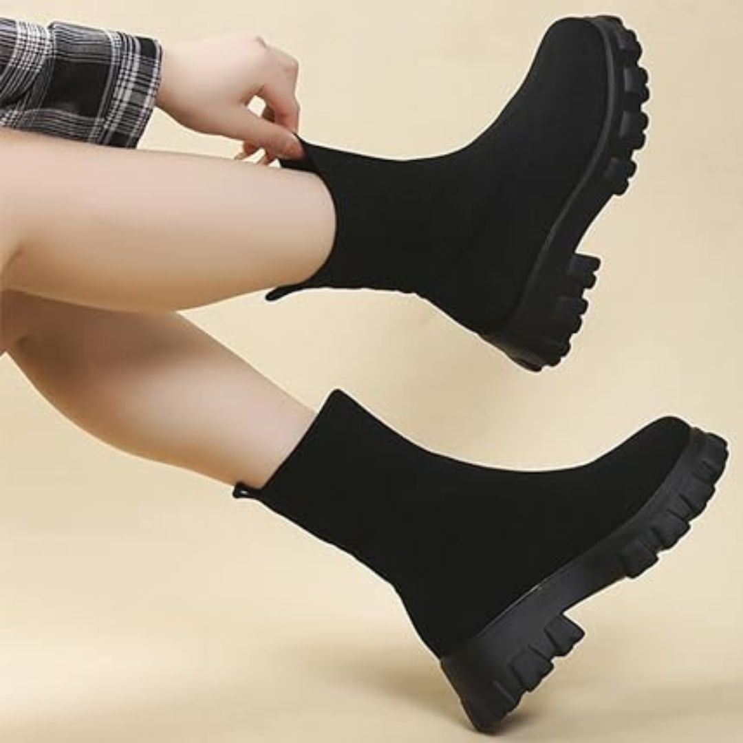 Knitted ankle boots with trendy sole