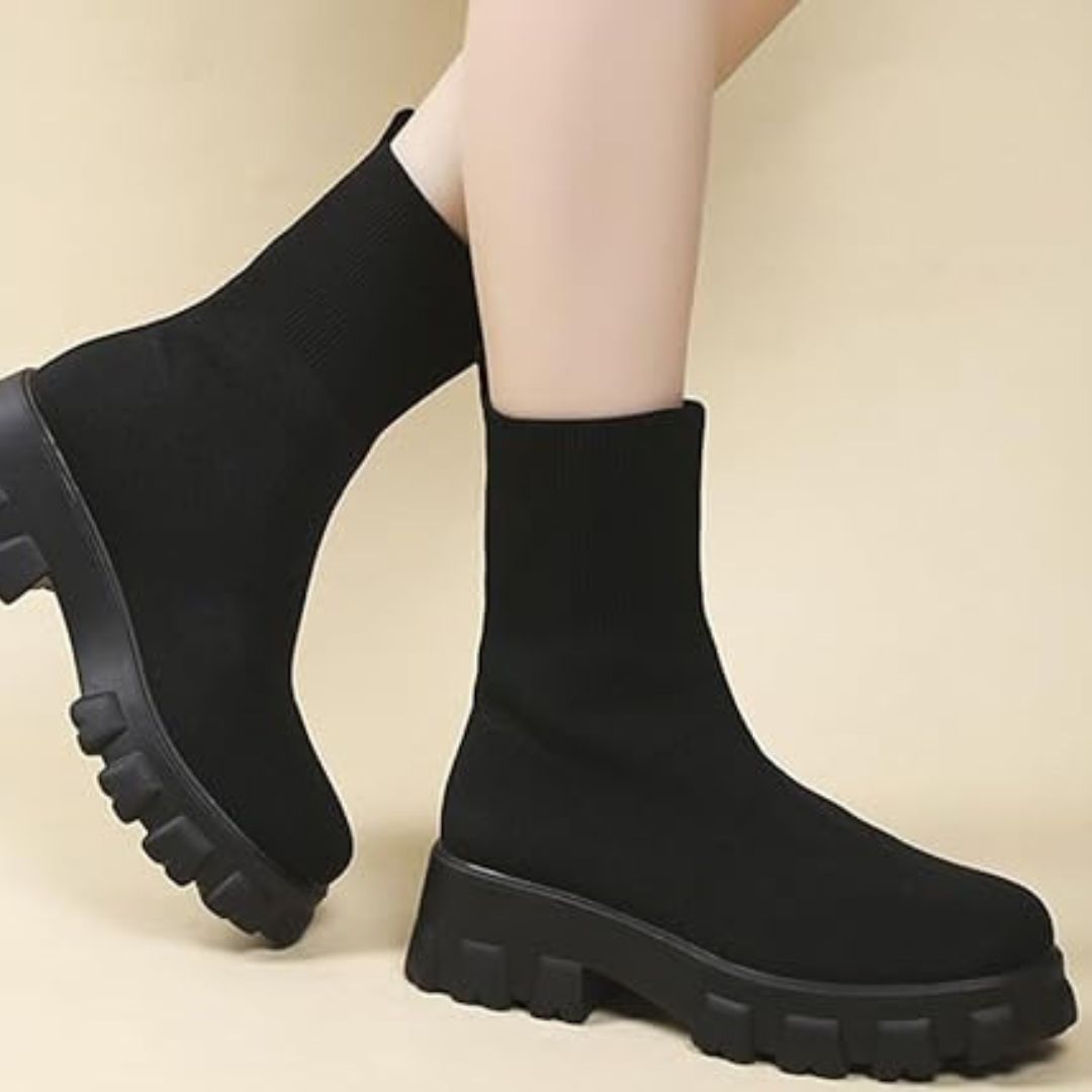 Knitted ankle boots with trendy sole