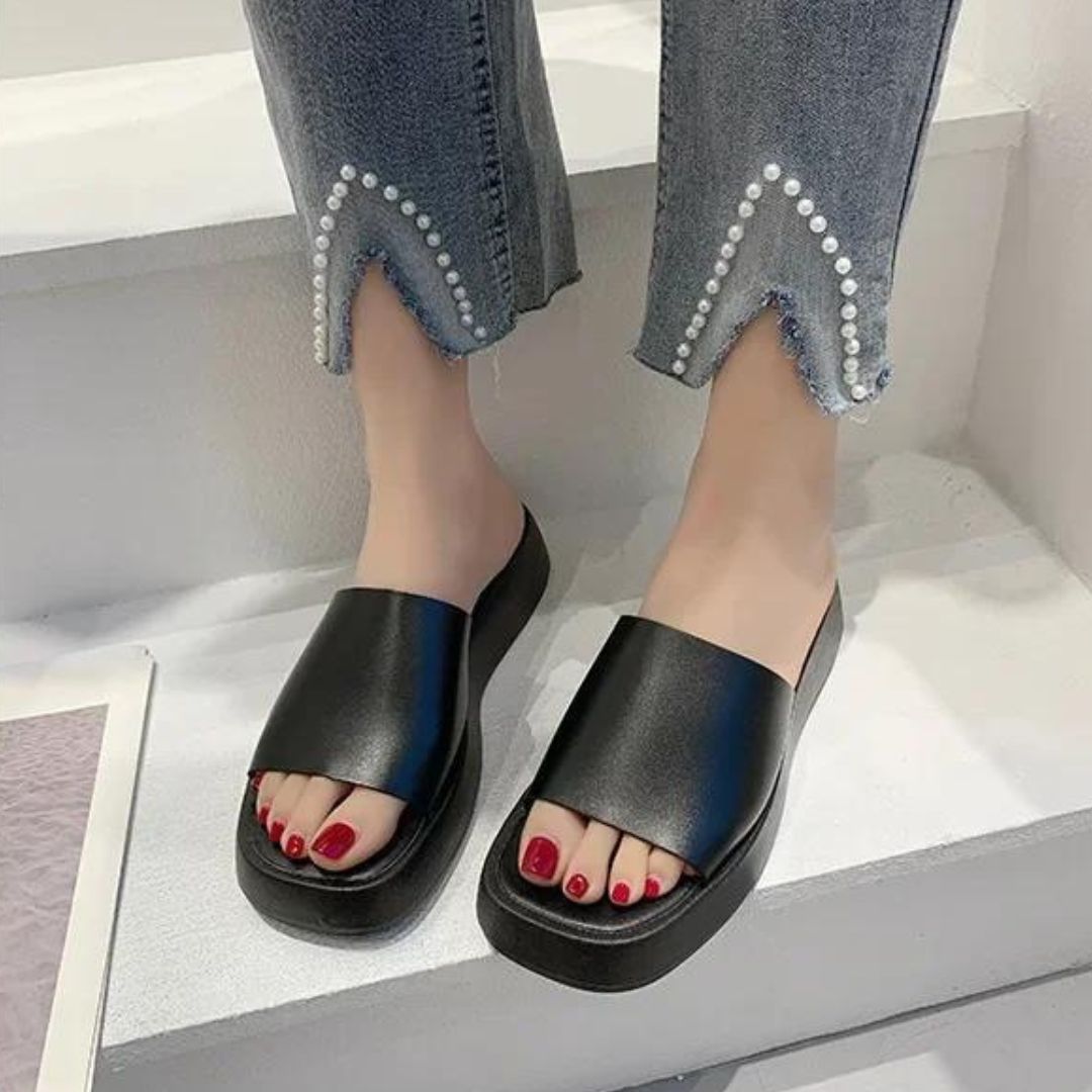 Eva - Minimalist slide sandals with wide strap