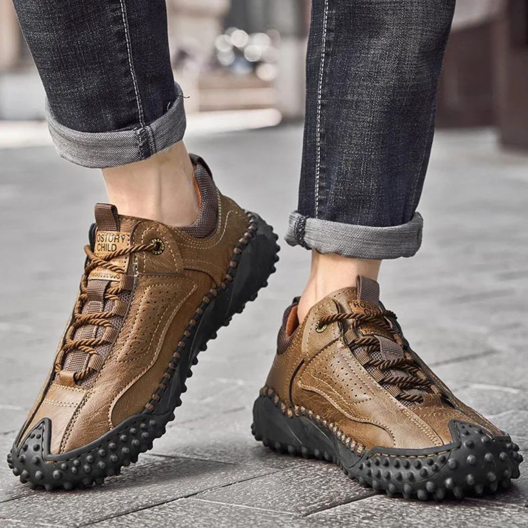 Aidan - Robust outdoor lace-up shoes with studded tread