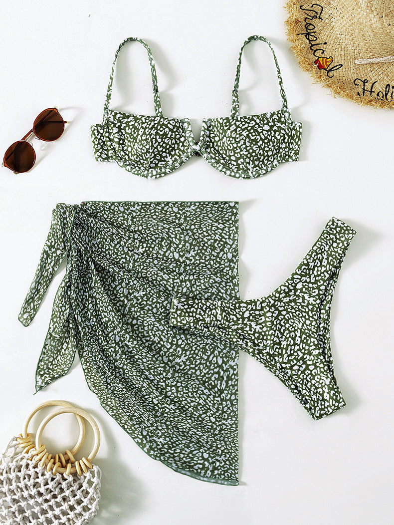 Three-piece beach bikini with floral pattern Ona