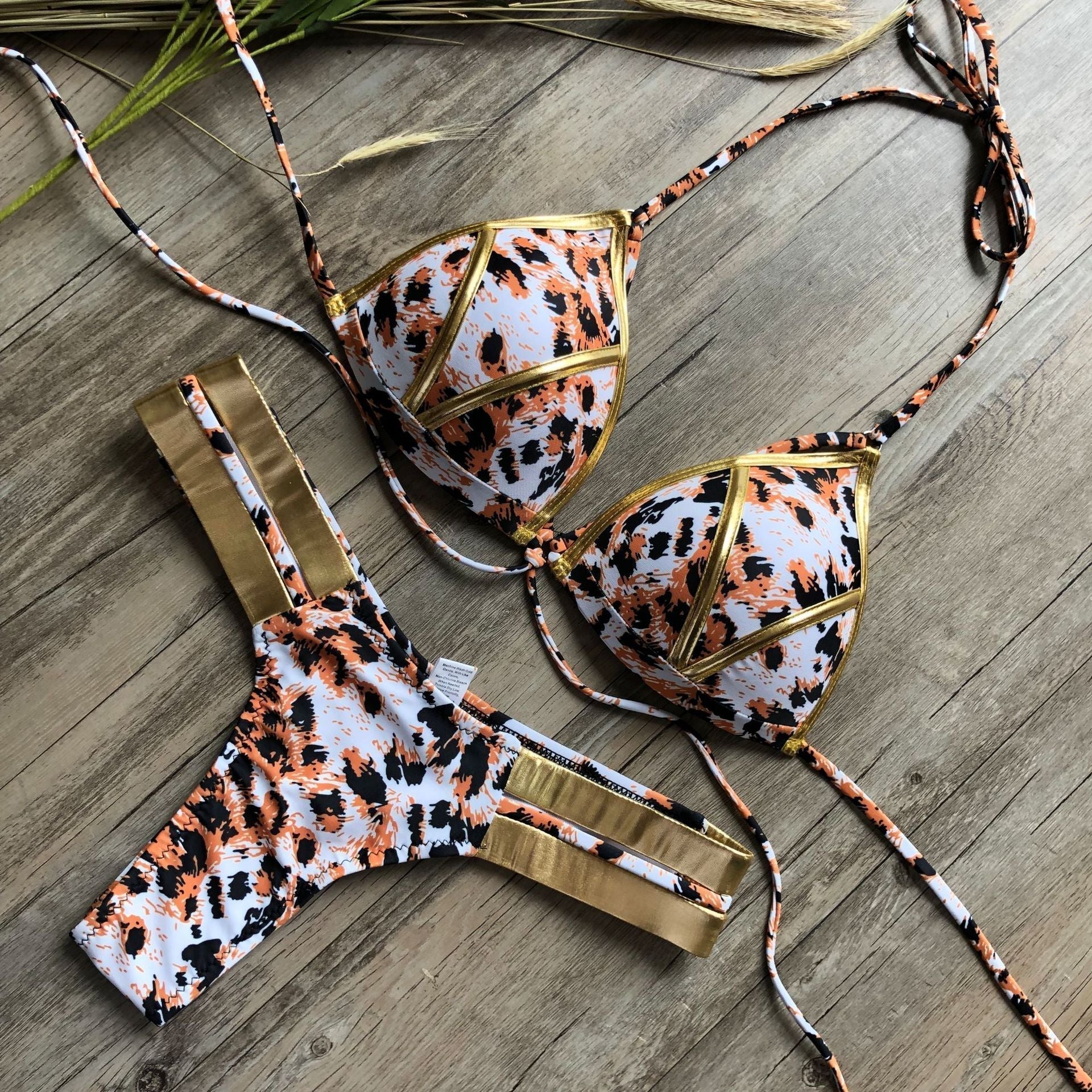 Terese - Stylish bikini with bronze sides