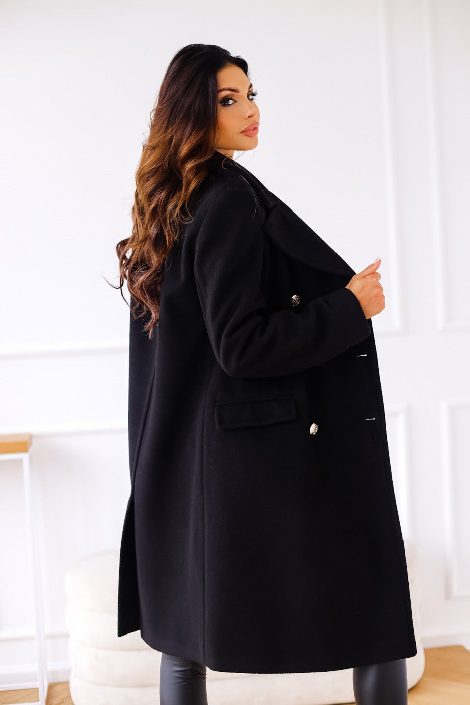 Double-breasted mid-length coat for women