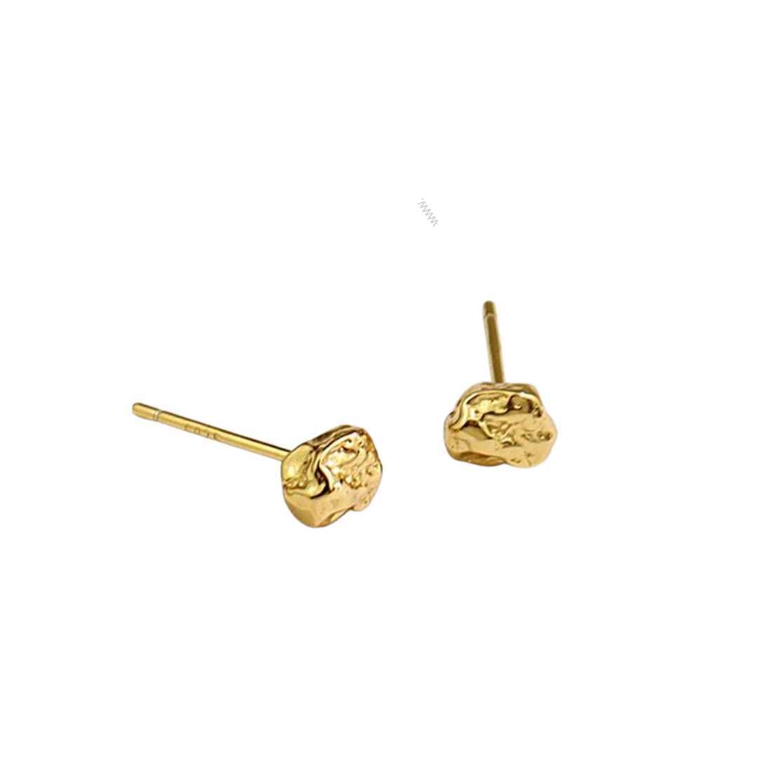 Mia - Moulded gold stud earrings