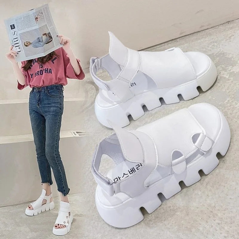 Airy platform sandals with velcro fastening