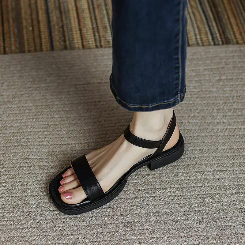 Sandals with low heel