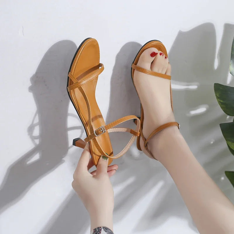 Isaura® | Effortless and Classy general Sandals