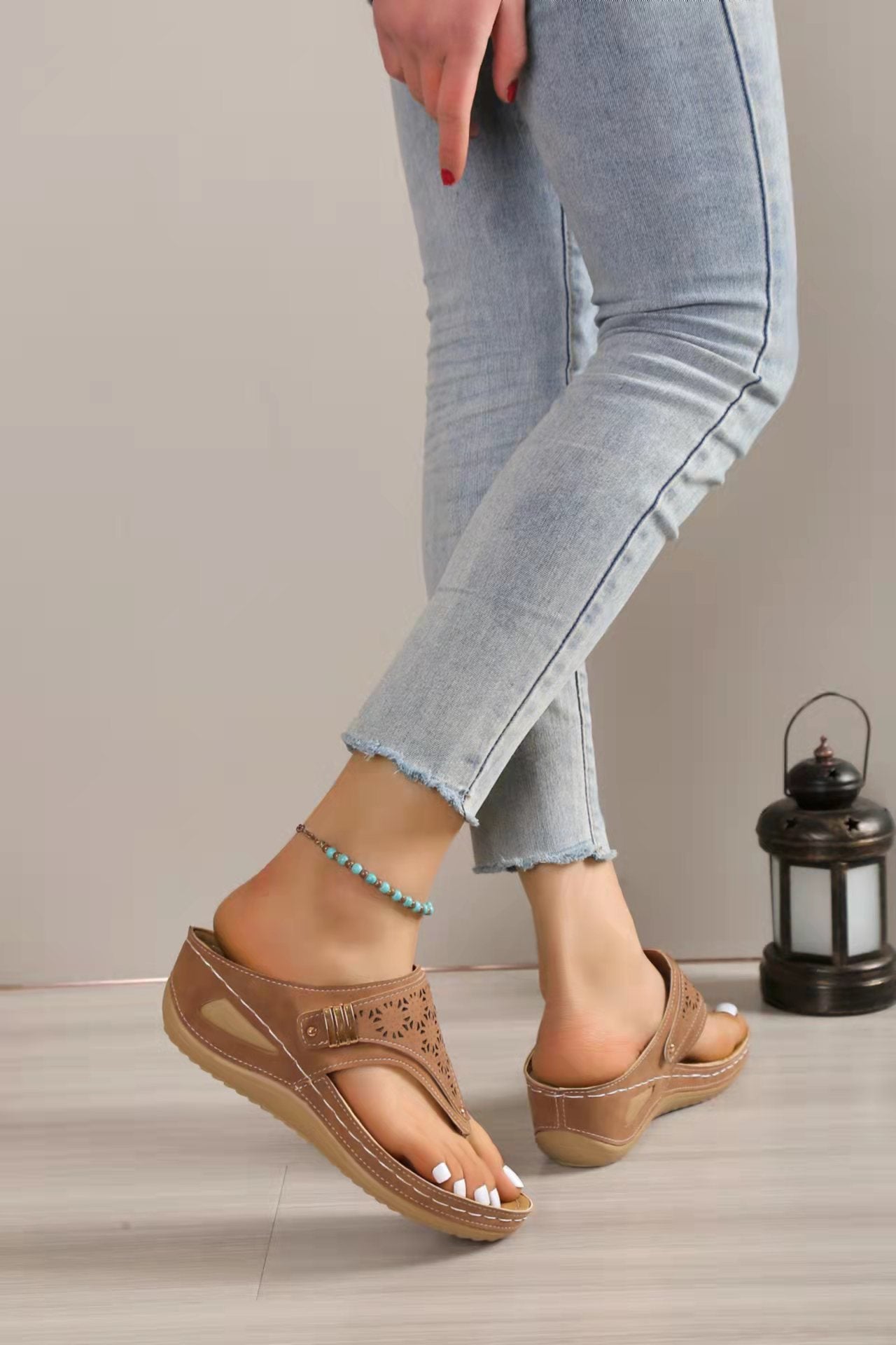 Lavina - Leather sandals with clip-toe wedge heel