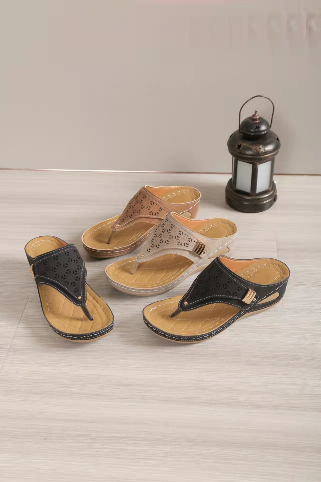 Lavina - Leather sandals with clip-toe wedge heel