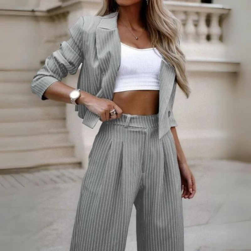 Ysella - Striped women's suit with short lapels and straight leg pants