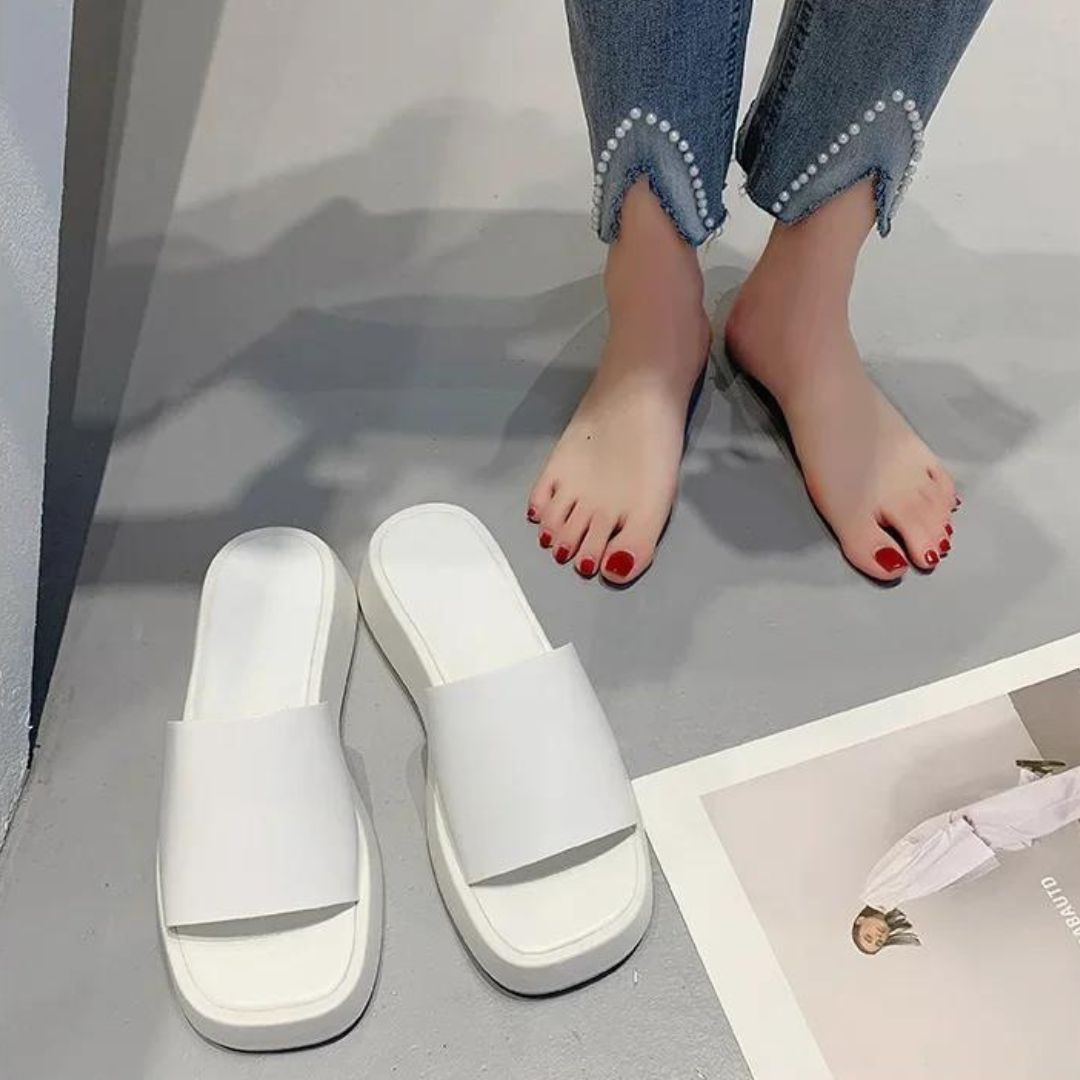 Eva - Minimalist slide sandals with wide strap