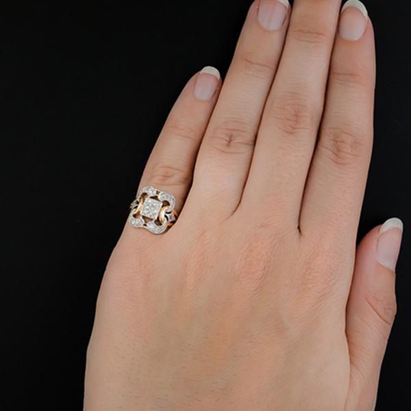 Isadora - Vintage style ring with diamond centrepiece