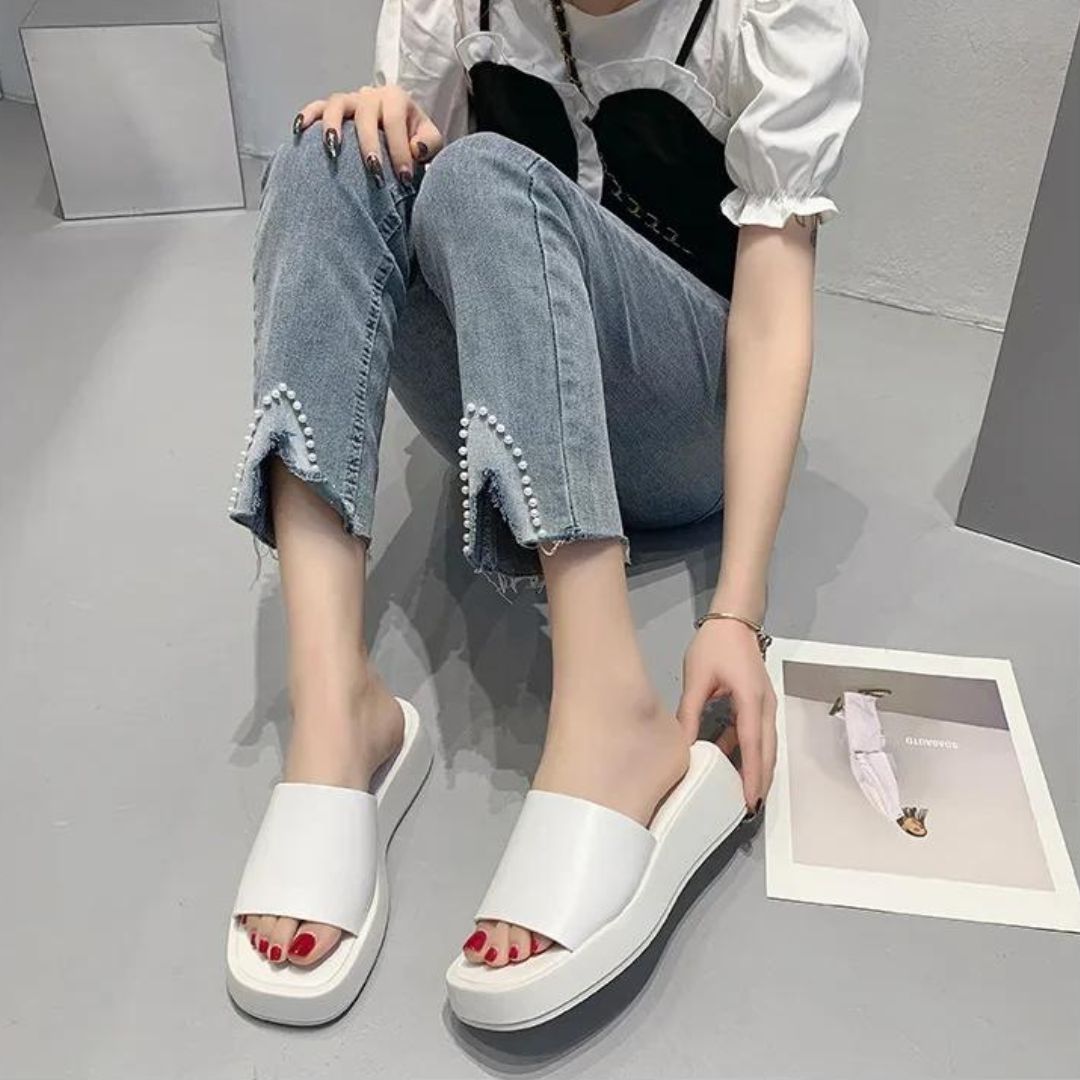 Eva - Minimalist slide sandals with wide strap