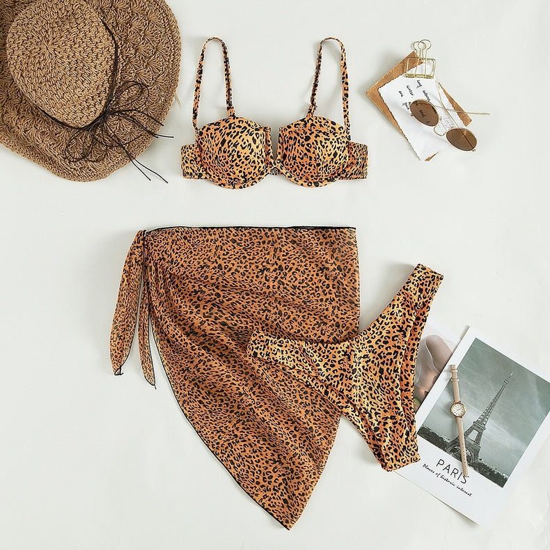 Three-piece beach bikini with floral pattern Ona