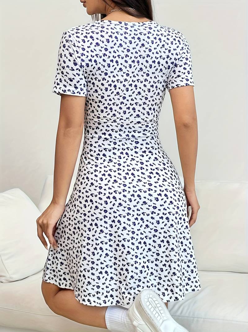 Victoria – elegant dress with all-over print