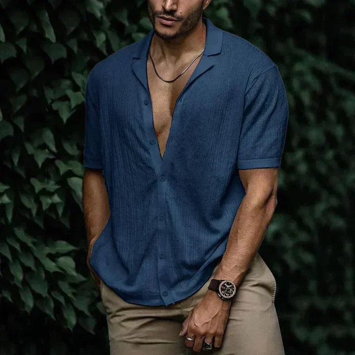 Attractive cut meets summer comfort - summery men's linen shirt