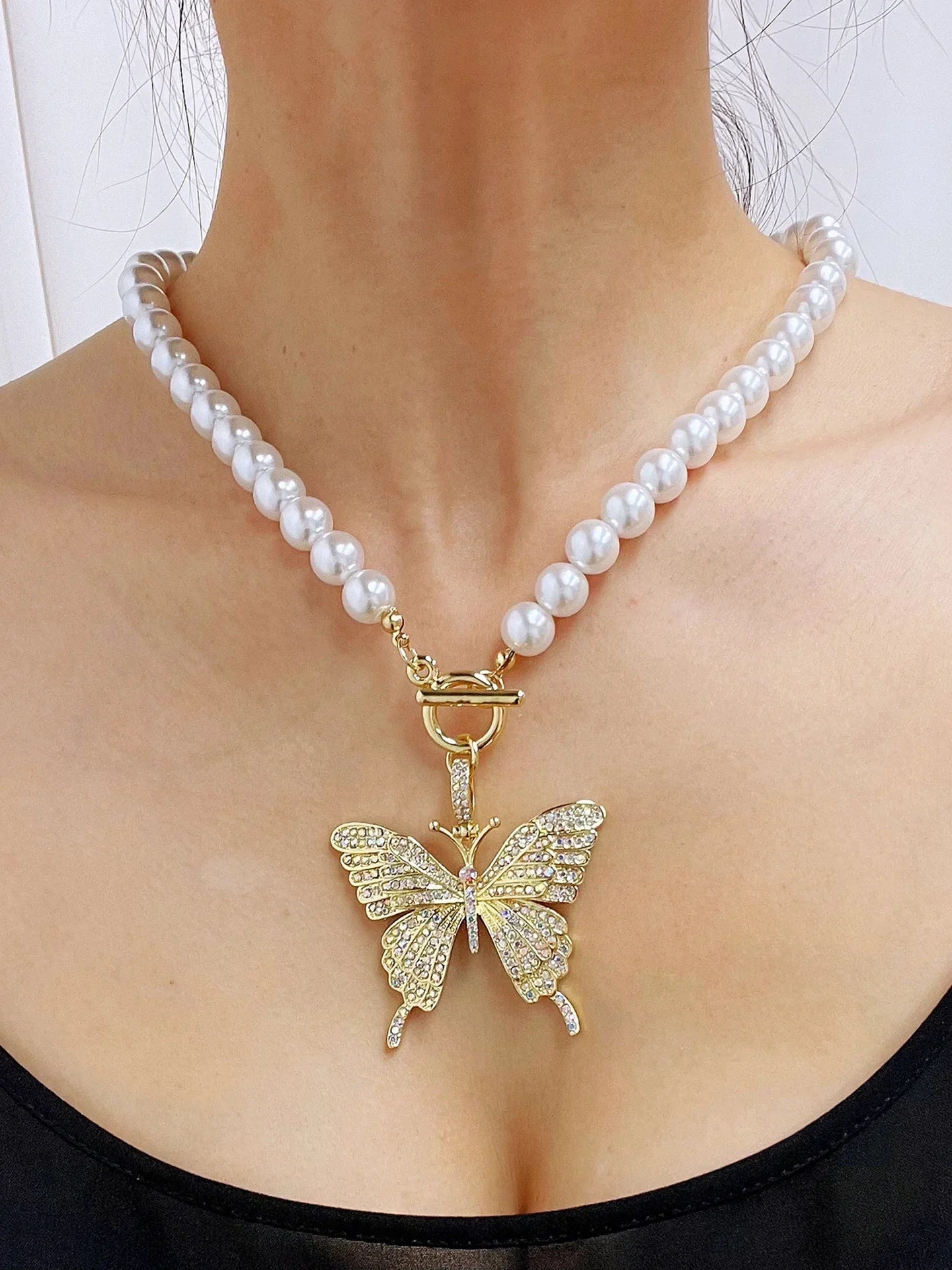 Pearl Butterfly Clavicle Necklace