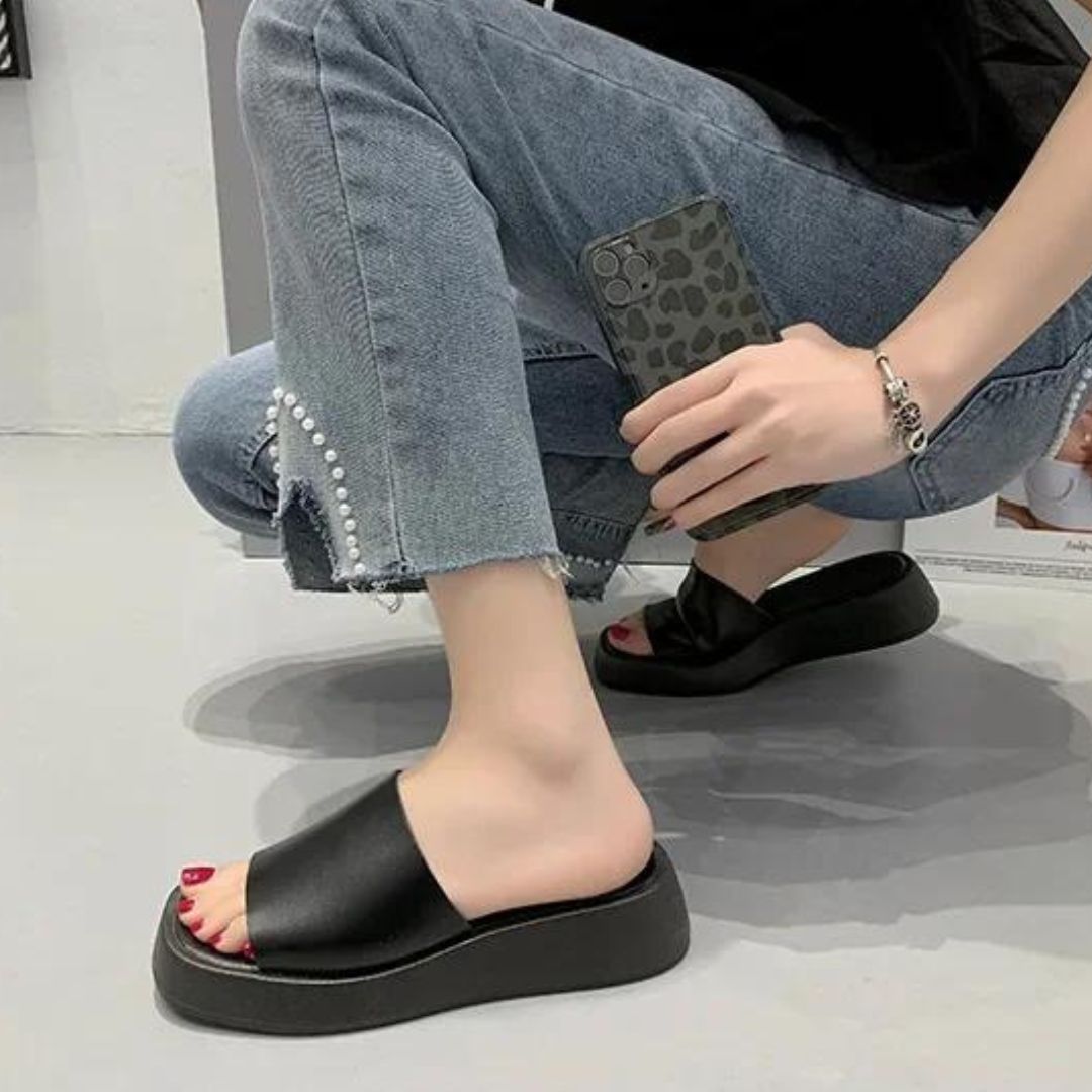 Eva - Minimalist slide sandals with wide strap