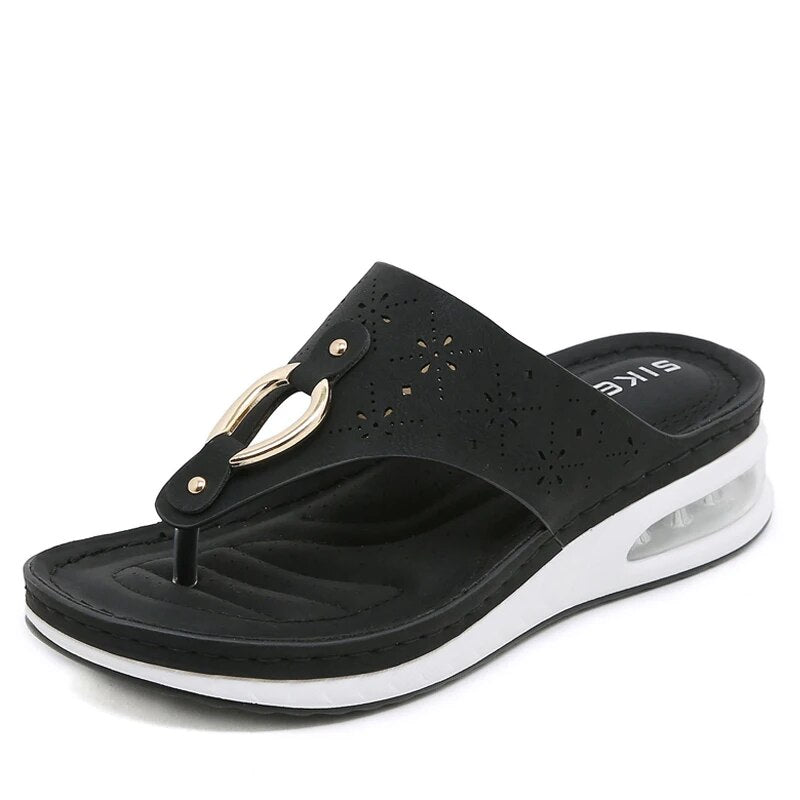 Gilia - Women's Buckle Detail Air Cushion Flip Flops