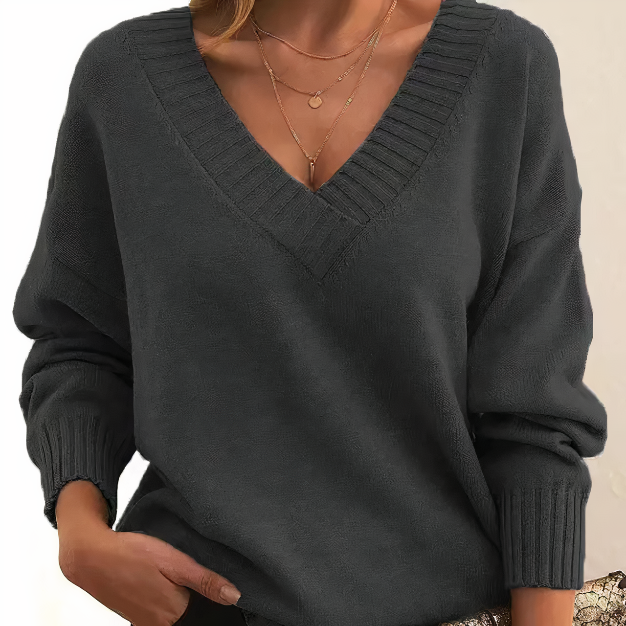 Caelia® | Chic and Versatile general Sweater