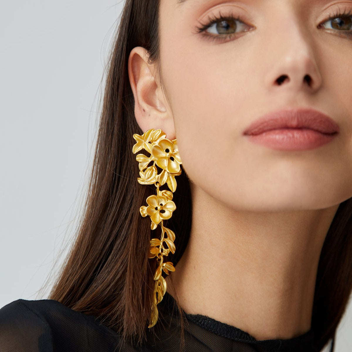 Fiorella - Flower cascade earrings in gold look