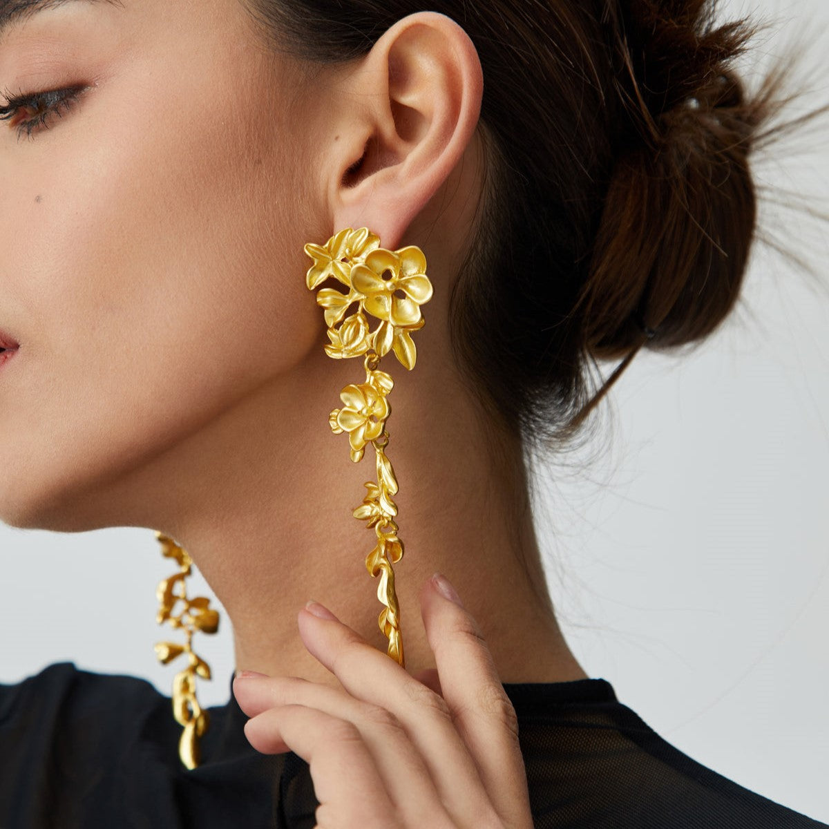 Fiorella - Flower cascade earrings in gold look