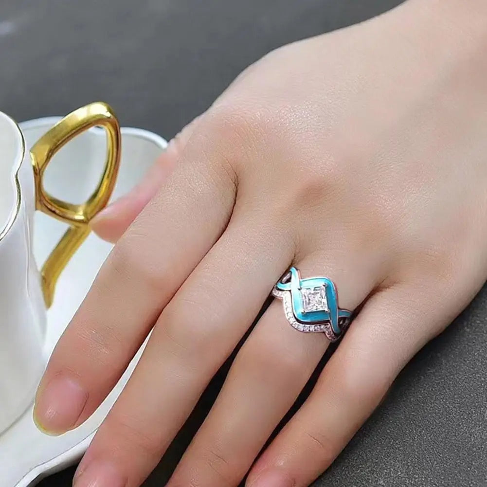 Arielle - Twisted ring with square crystal