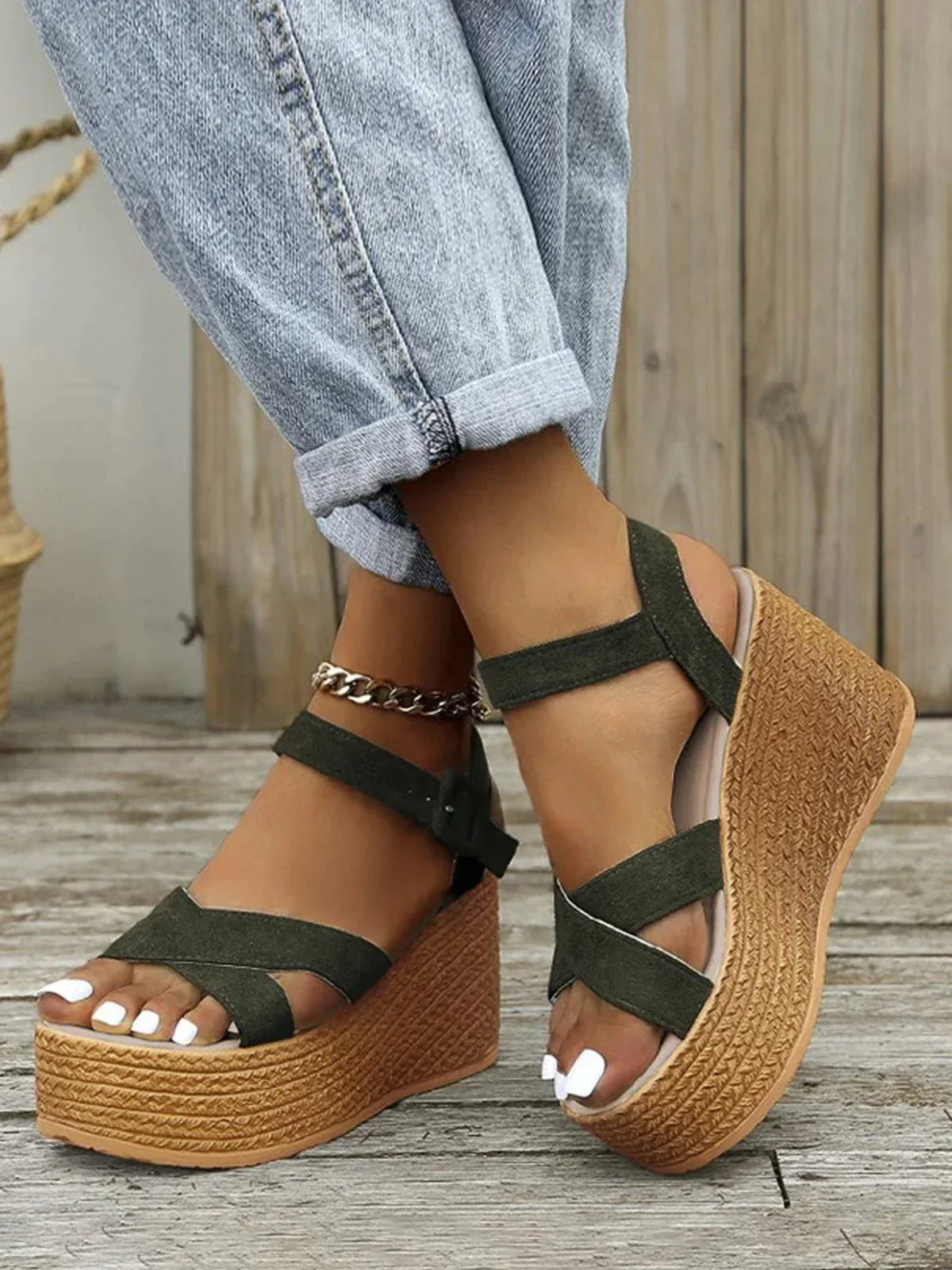 Sleek and supportive orthopedic general Sandals