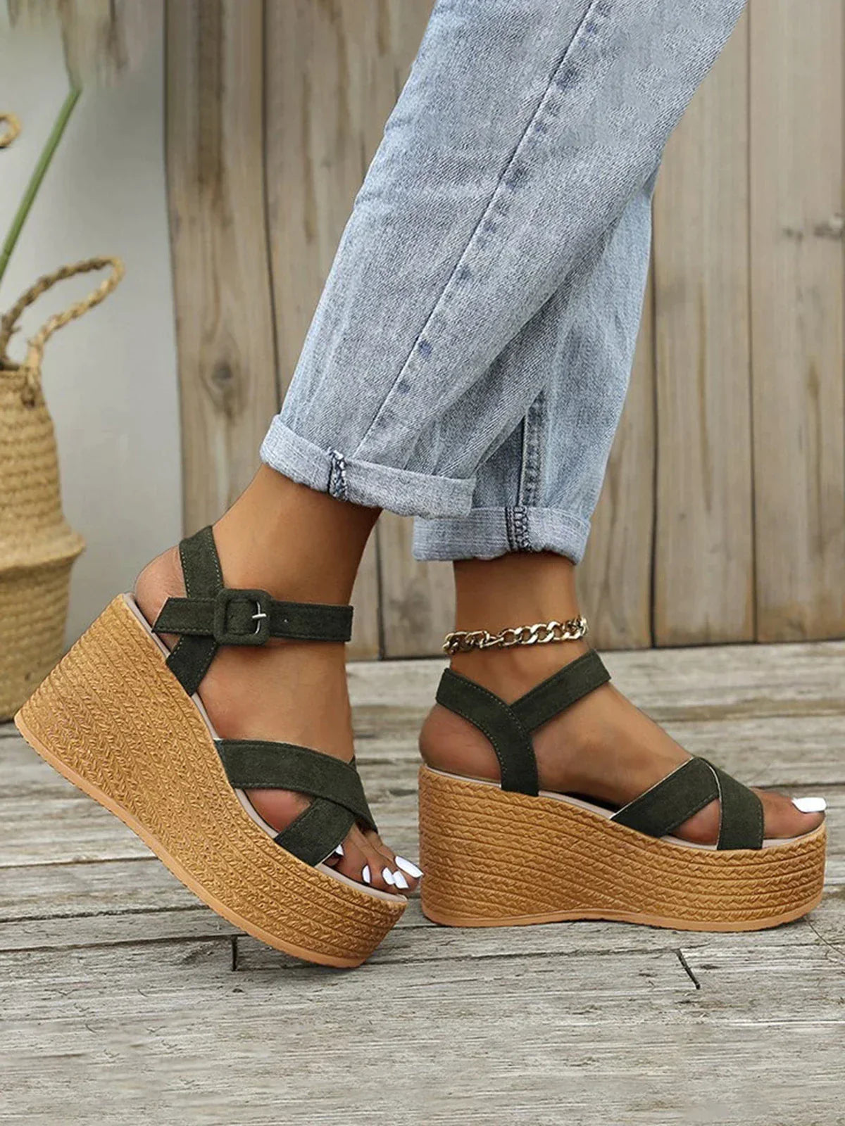 Sleek and supportive orthopedic general Sandals