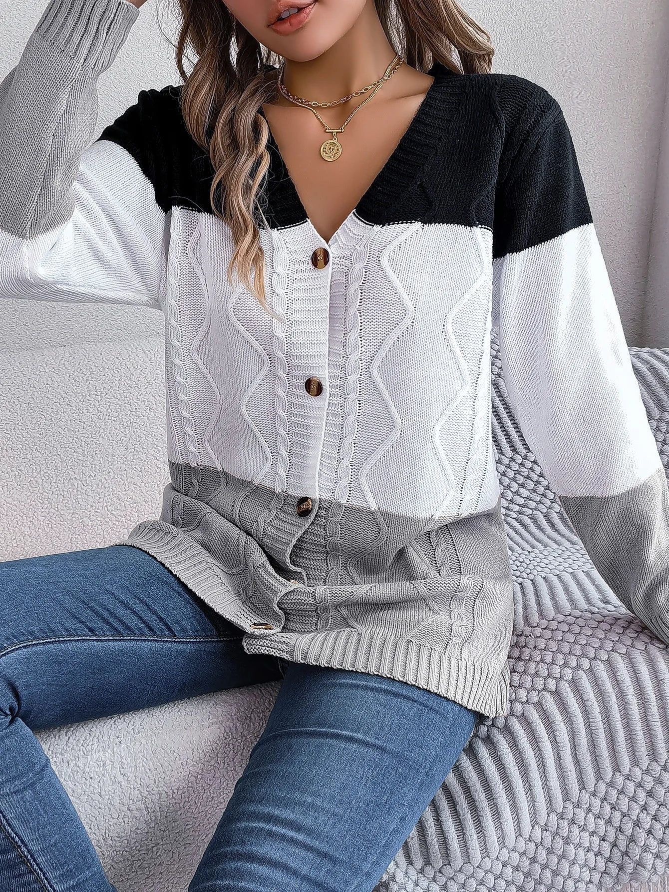 V-neck long sleeve knitted cardigan