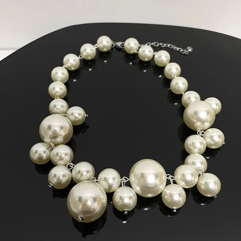 Vivienne - Chunky pearl necklace with drop detail