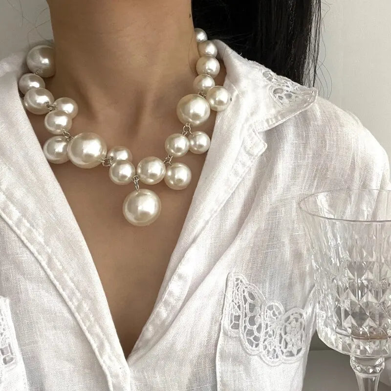 Vivienne - Chunky pearl necklace with drop detail